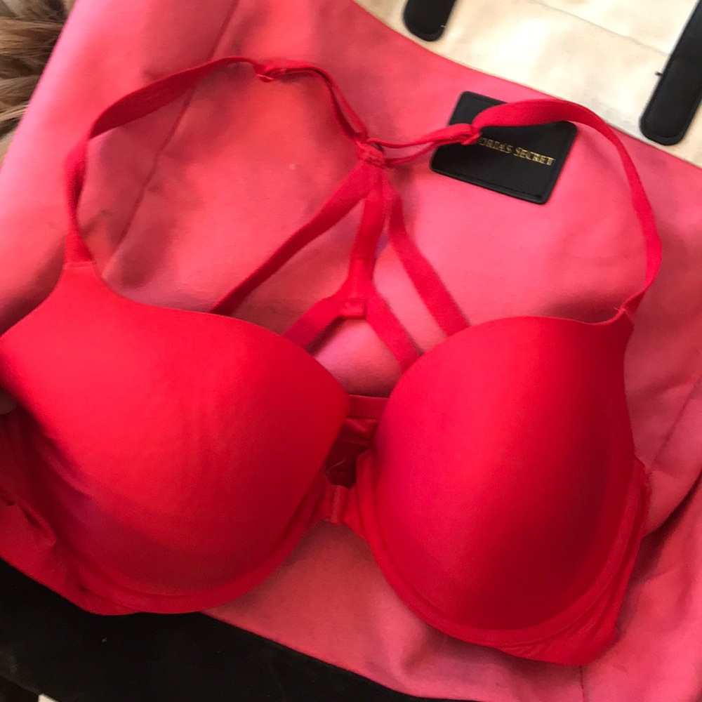 38D red Victoria’s secret bra w/super cool back - Picture 2 of 3